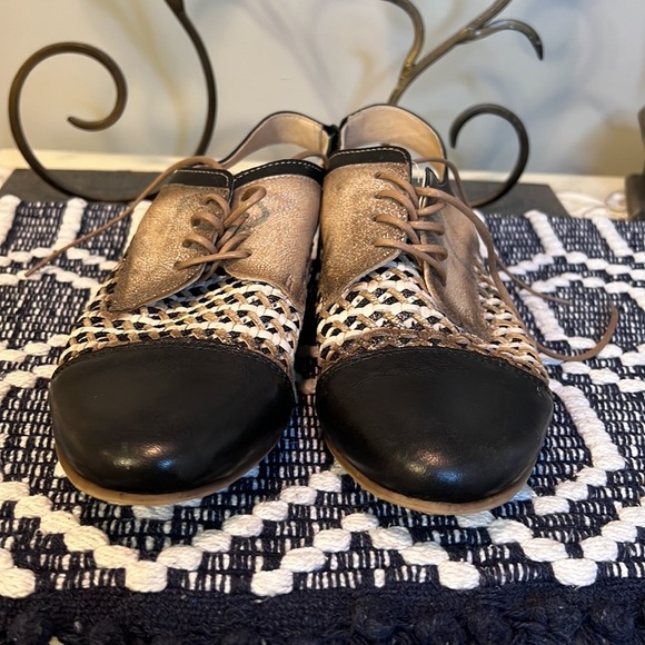 Unity In Diversity Oxford Black Gold Metallic Open Back Flats New - Picture 2 of 9